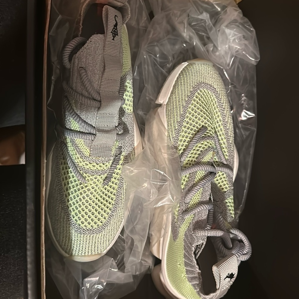 SIA Collective Size 5 Ultimate Slime Glow